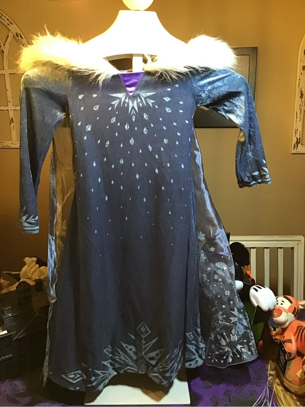 Disney store Olaf’s frozen adventure Elsa costume dress child size 5/6